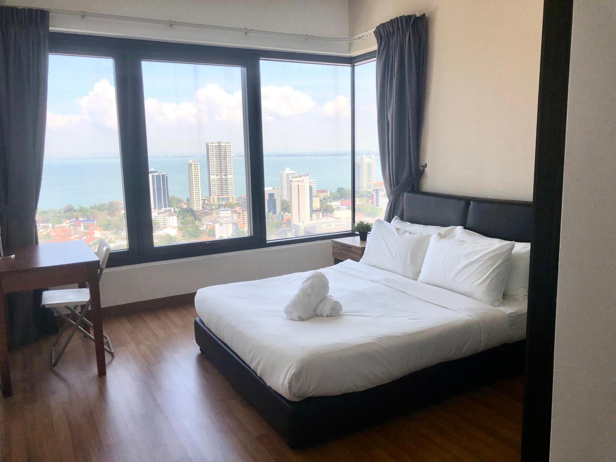 Tropicana 218 Macalister Netflix Unit By Blue Sky Holidays George Town Exterior foto